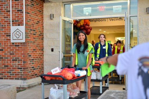 Seven Loaves Food Pantry Distribution